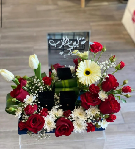 استاند المرايه للمناسبات مع ورد