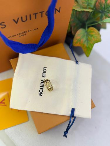 خاتم Lv ذهبي مفرغ