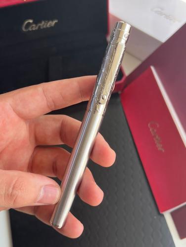 قلم Cartier فضي ملكي بغطاء