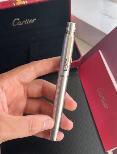 قلم Cartier فضي بغطاء