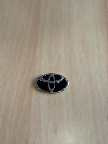 ملصق علامه تويوتا