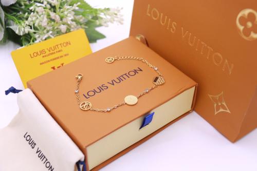 اسواره Lv ذهبي بحلق