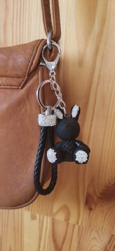 ميدالية مفاتيح ارنوب فاخرة بفصوص كريستال