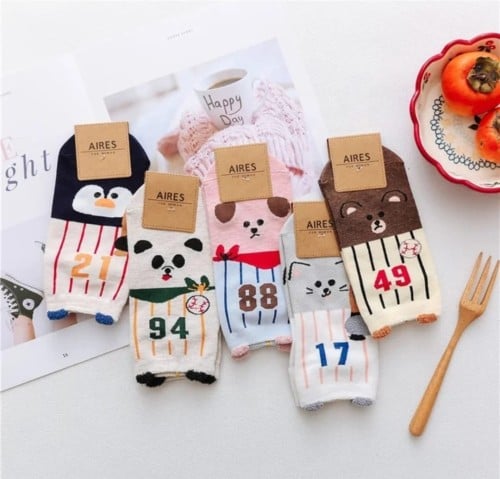 جوارب قطنية تناسب الجنسين الوانها ساطعة مطابقة للص...