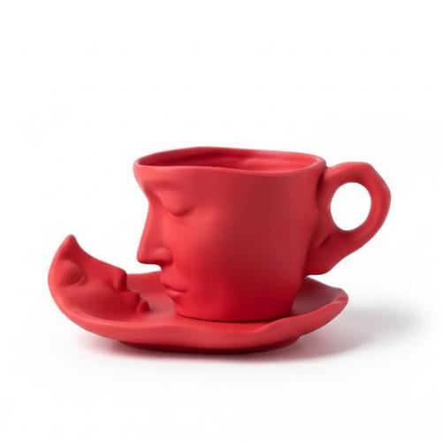 كوب سيراميك أوروبي بتصميم وجه سريالي مع صحن لون مل...