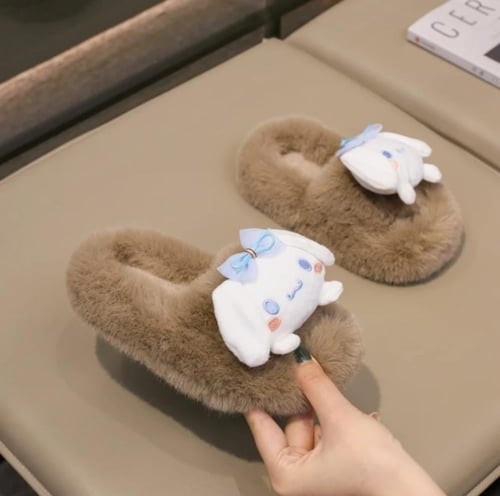 نعال منزلي من الفرو الناعم بشخصية سينمارول ذا تصمي...