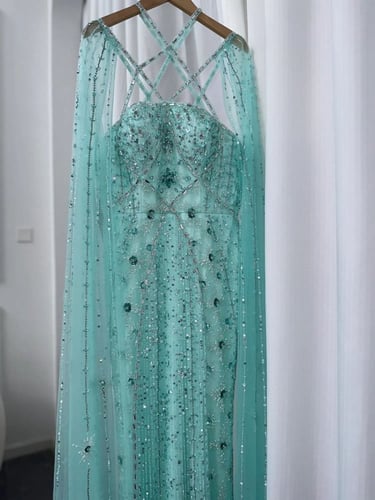 فستان بتطريز فاخر