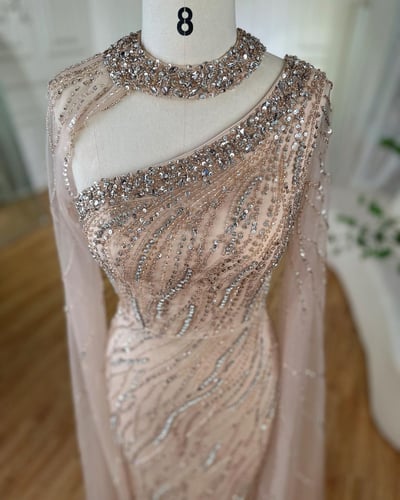 فستان باكمام طويله