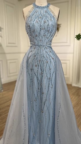 فستان بتطريز راقي