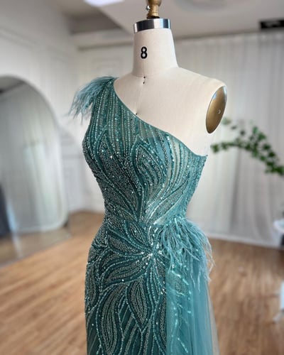 فستان بتطريز راقي