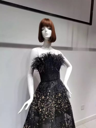 فستان أسود ناعم