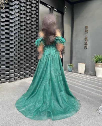 فستان بقصة كلوش مطرز