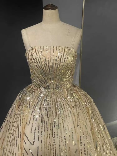 فستان بتطريز فاخر