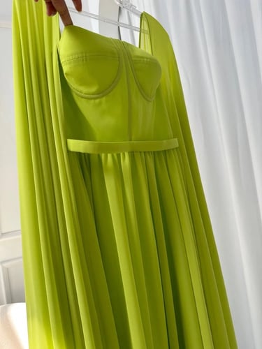 فستان ناعم بأكمام