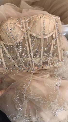 فستان طبقات بيج أنيق