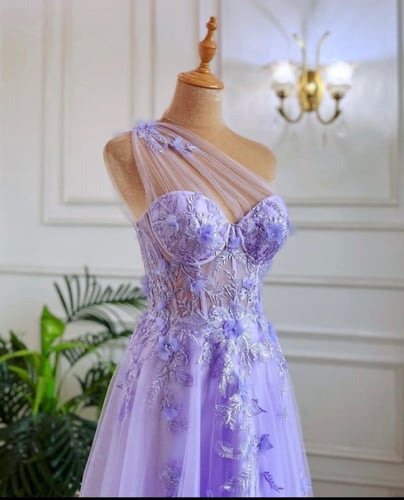 فستان بتطريز ورد