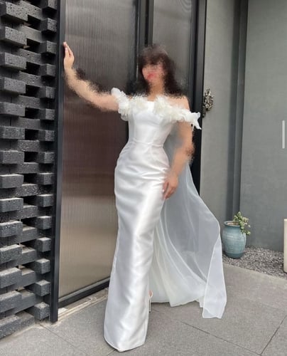 فستان ناعم باكتاف مكشوفه