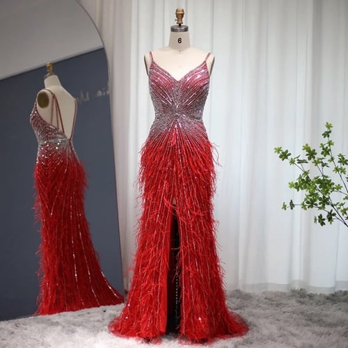 فستان بتطريز و ريش ناعم