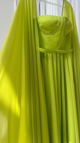 فستان ناعم بأكمام