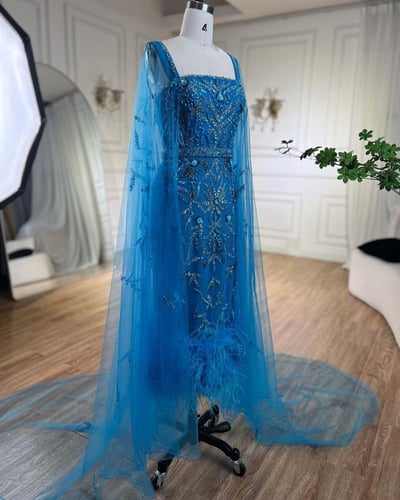 فستان باكمام وتطريز فاخر