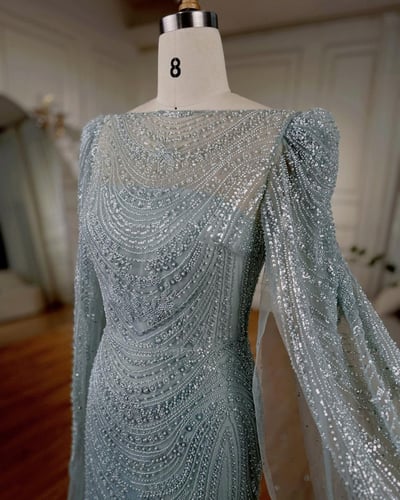 فستان باكمام وتطريز