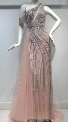 فستان بتطريز يدوي انيق