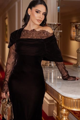 فستان ناعم بأكمام دانتيل لون بني