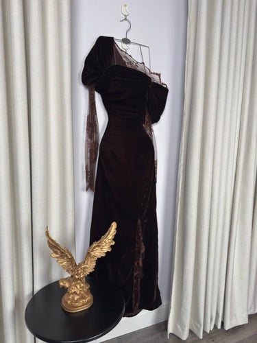 فستان ناعم بأكمام دانتيل لون بني