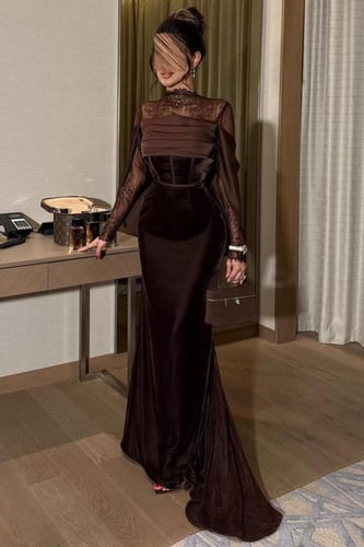 فستان ناعم بأكمام دانتيل لون بني