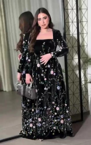 فستان مخمل اسود
