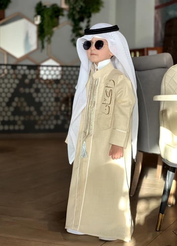 دقلة مع شال بالاسم