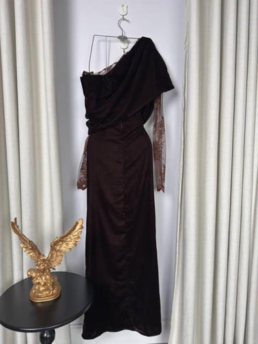 فستان ناعم بأكمام دانتيل لون بني