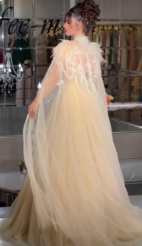 فستان فخم بشال كبير