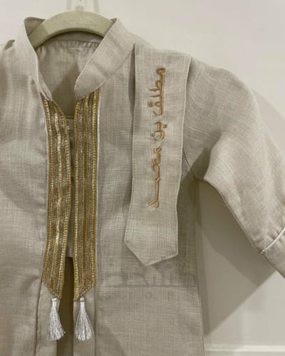 دقلة مع شال بالاسم