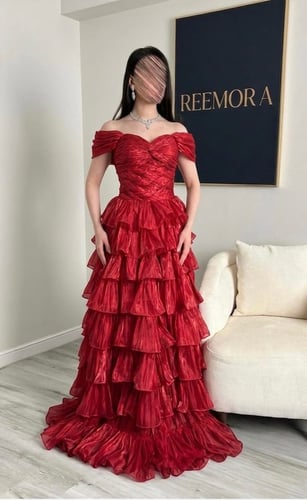 Luxurious red evening dress with royal ruffled lay...
