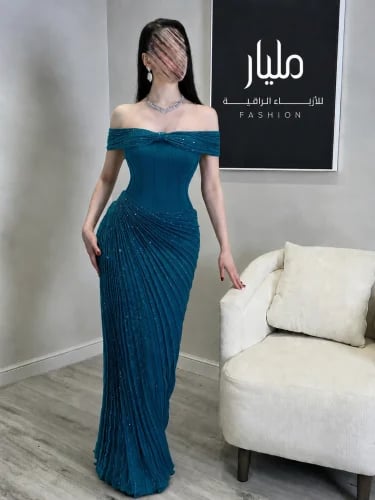 فستان سهرة ديمة البترولي بالكسرات