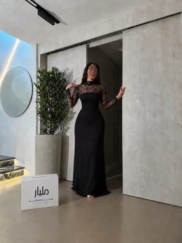 فستان سهرة ناعم لمار الأسود بالدانتيل
