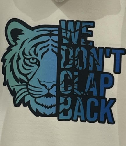 هودي ابيض رقم ١