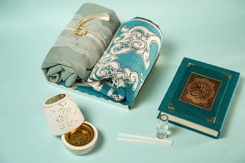 بكج المؤنسات 3 اطقم صلاة فاخر مع هدايا