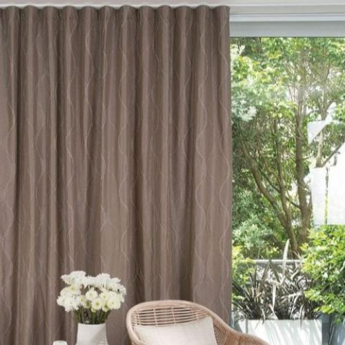 ستارة ويفي أنيقة بلون بيج