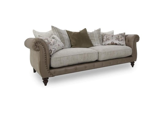 كنب كلاسيكي بتفاصيل فنية وأرستقراطية