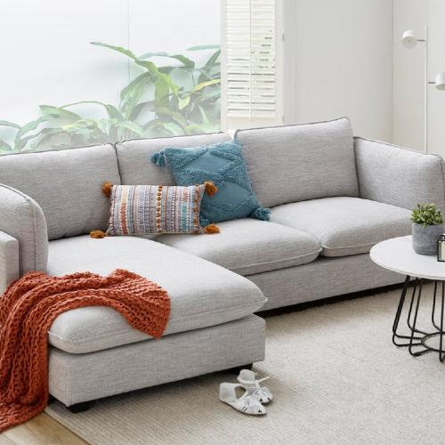 كنب يجمع بين الفخامة والجمال