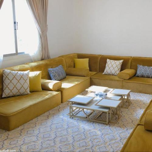 تفصيل كنب أرضي يجمع بين الراحة والأناقة