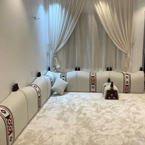 كنب أرضي تراثي فاخر جلسة عربية