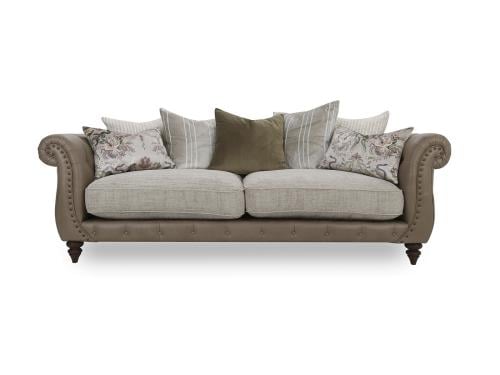 كنب كلاسيكي بتفاصيل فنية وأرستقراطية