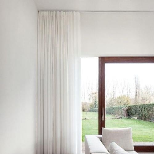 ستائر كلاسيك بسيطة بتصميم هادئ