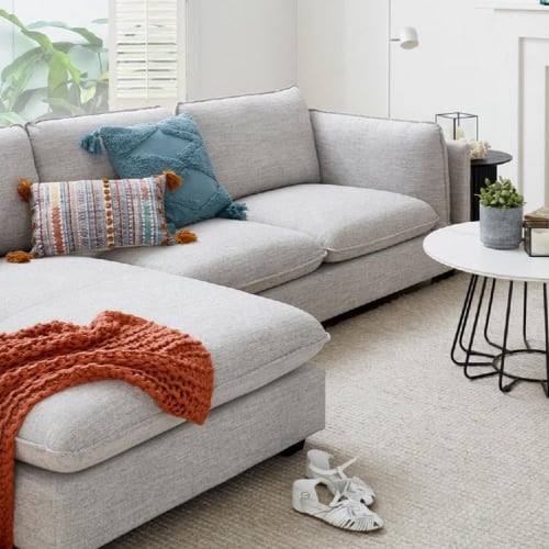 كنب يجمع بين الفخامة والجمال