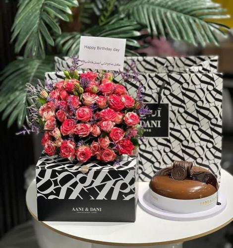 تنسيق ورد بيبي روز بنكي + كيكه شكلاته