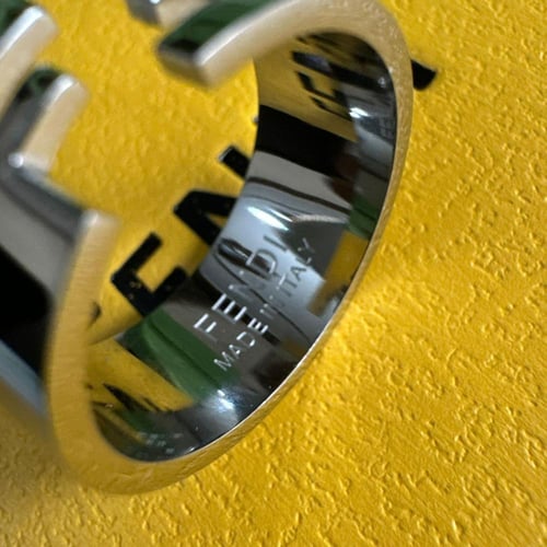 خاتم غير شامل الملحقات