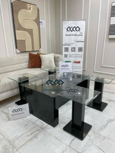 طقم طاولات 5 قطع خشبي سطح زجاج شفاف